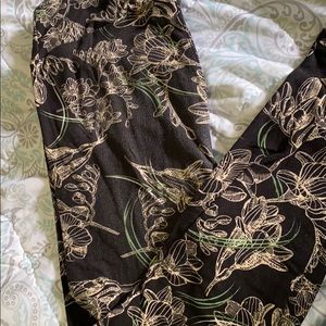 Tc lularoe leggings some wear but still great